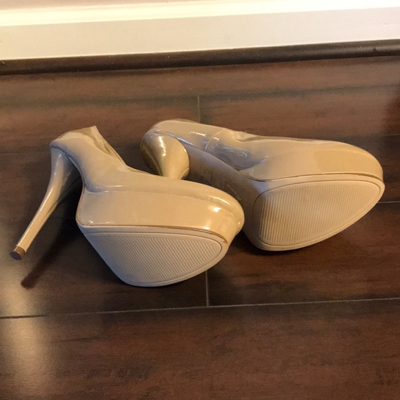 Platform Pumps Size 8M - Picture 2 of 3